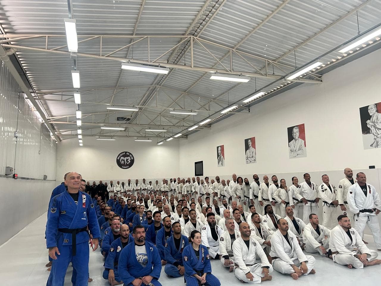 Família G13 BJJ Headquarters reunida